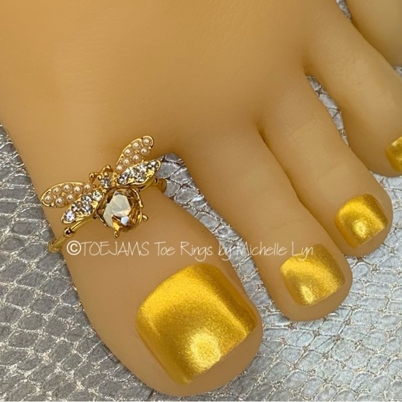 TOEJAMSToeRings by Michelle Lyn Jewelry - BIG TOE RING Queen Bee Gold Crystal, Pearls, Golden Beads Elastic Stretch Ring